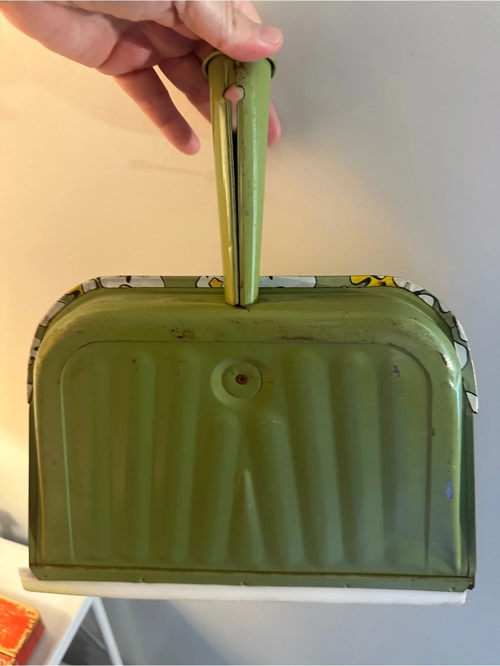 Vintage-Inspired Olive Green Floral Dustpan - Unbranded